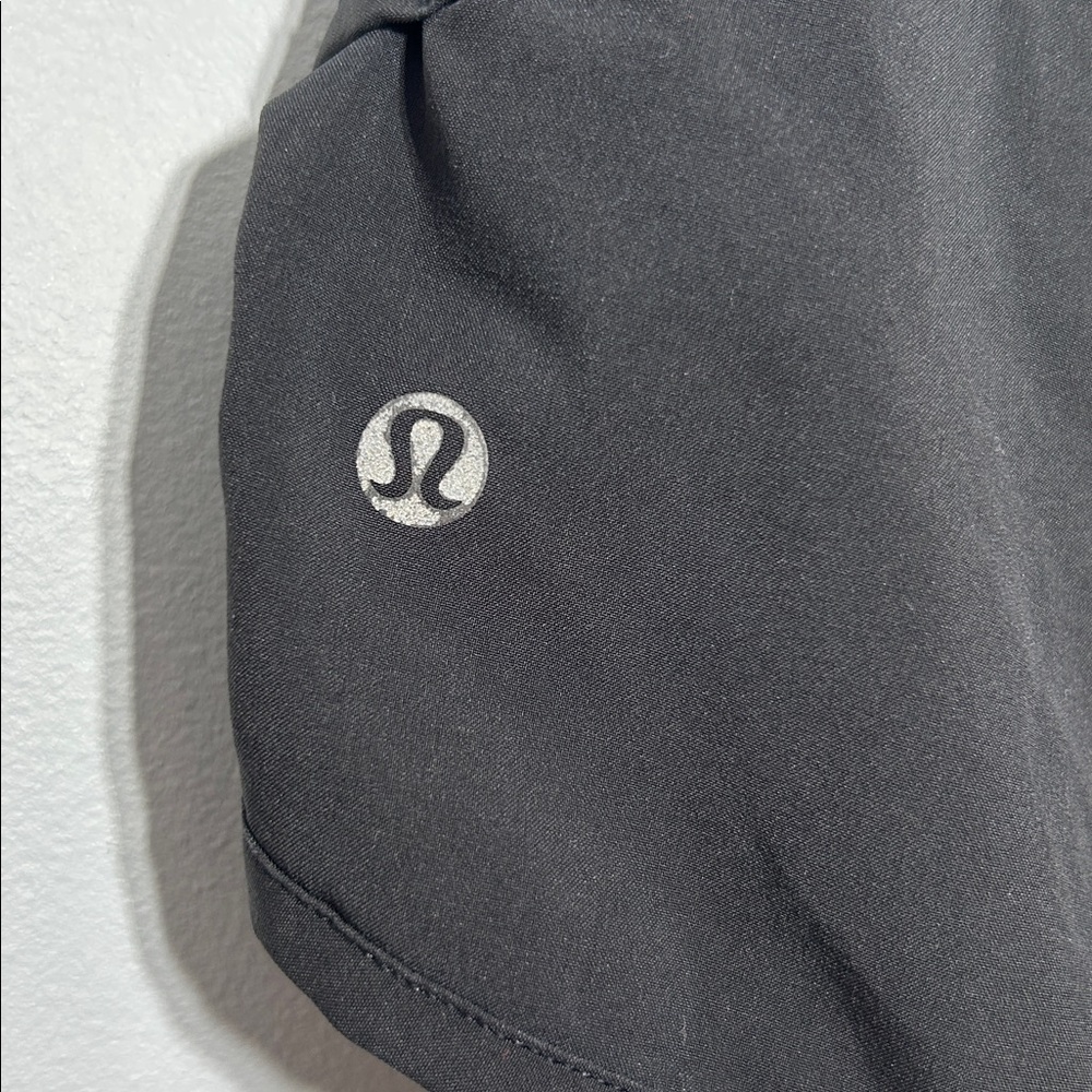 Lululemon Black Speed Up Lined Shorts 2.5" sz 6 - Picture 6 of 8